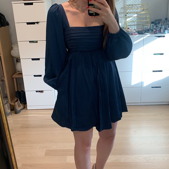 Abercrombie & Fitch Dresses & Skirts - Abercrombie & fitch navy blue long sleeve Emerson mini dress square neck